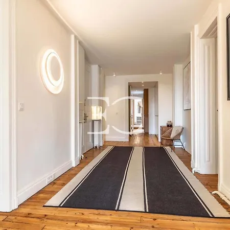 Apartment Easy Cles- High Standing Apartement In With Parking *