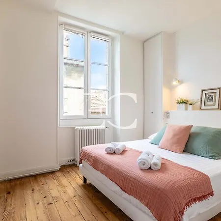 Apartment Easy Cles- High Standing Apartement In With Parking *